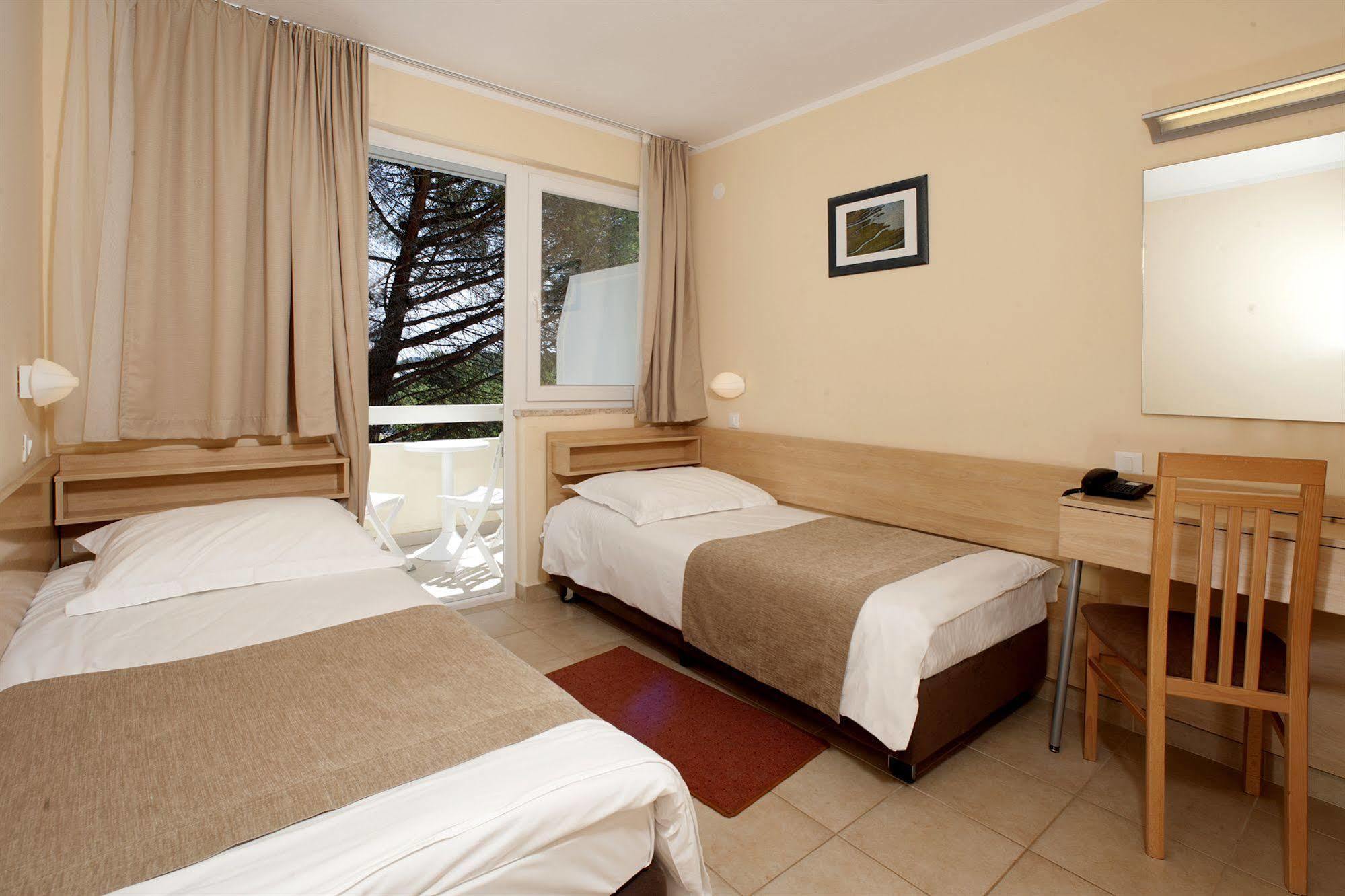 Hotel Delfin Plava Laguna Mugeba Esterno foto